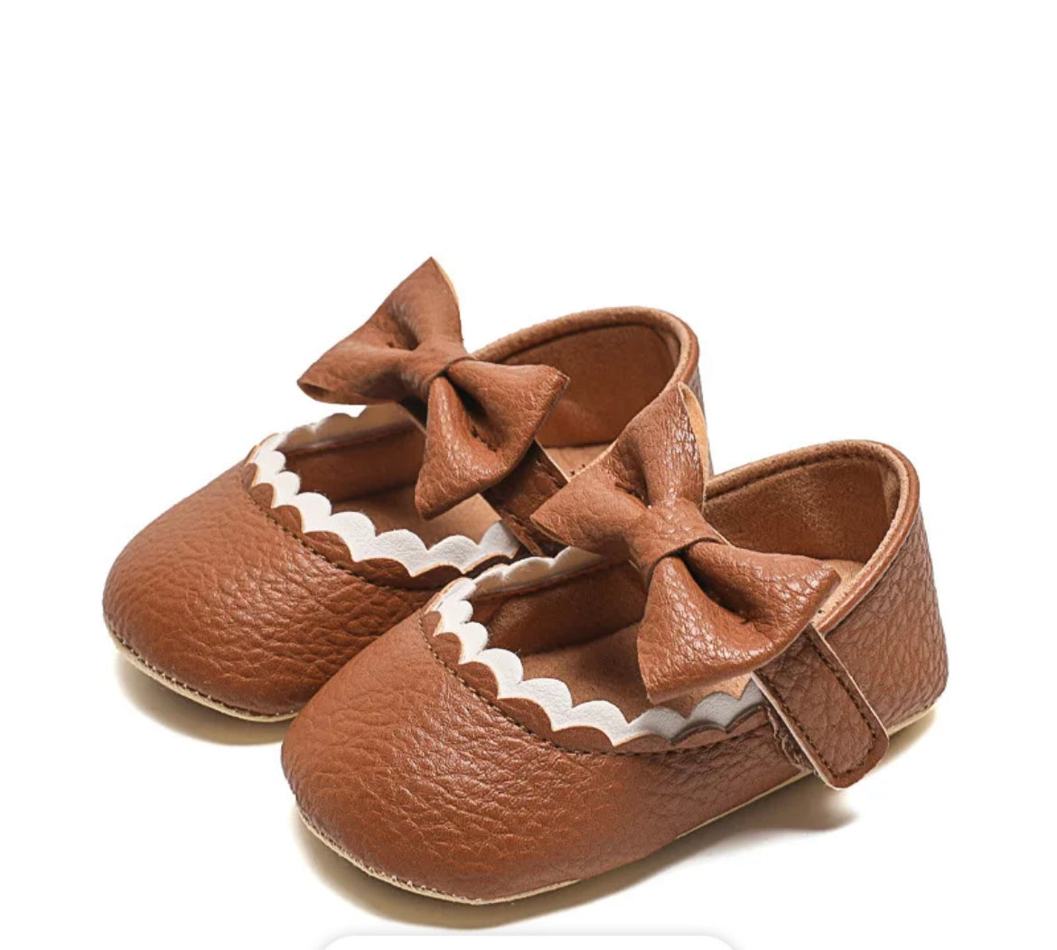 Leather baby sandal with bow